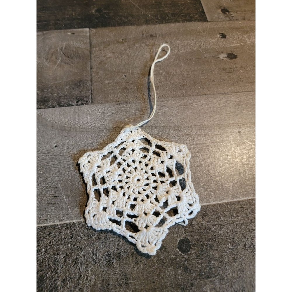 Crocheted‎ star white ornament xmas